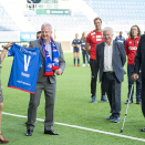 6. september: Kong Harald besøker Vålerenga Fotball. Foto:  Terje Pedersen / NTB